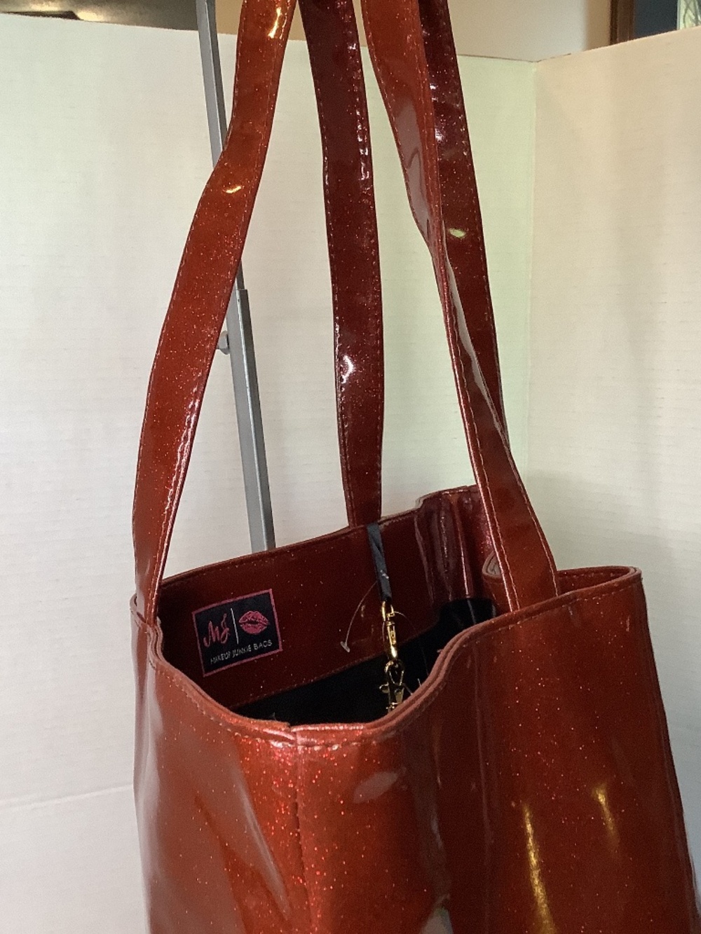 NWT Makeup Junkie weekender‎ red tote - Picture 12 of 13